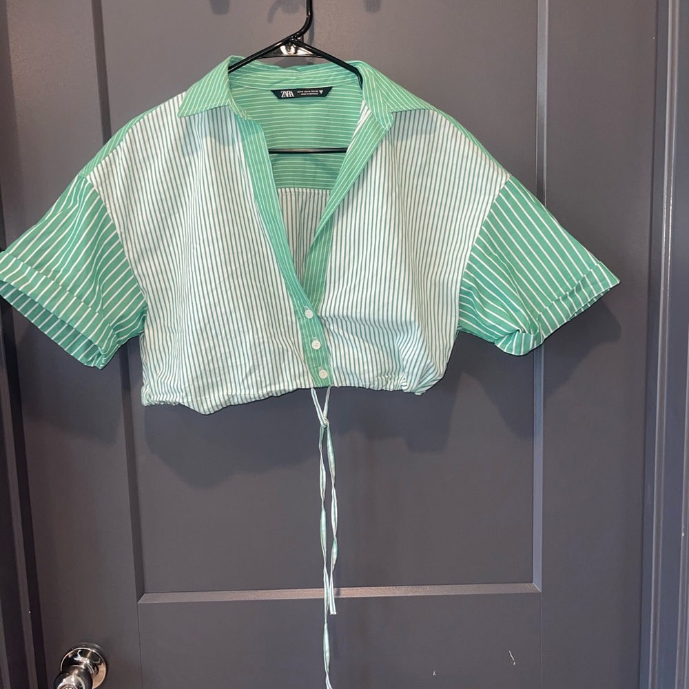 Green crop top